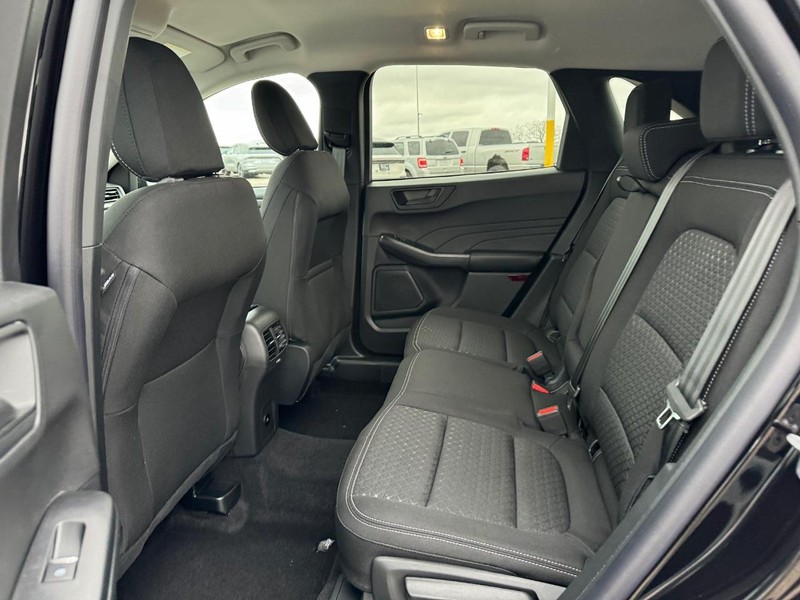 Ford Escape Vehicle Full-screen Gallery Image 12