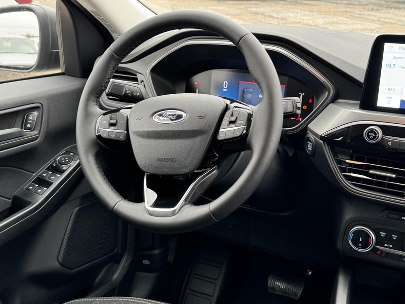 Ford Escape Vehicle Full-screen Gallery Image 15