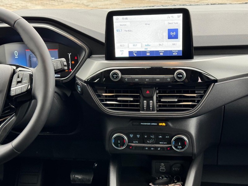 Ford Escape Vehicle Full-screen Gallery Image 16