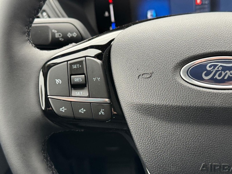 Ford Escape Vehicle Full-screen Gallery Image 21