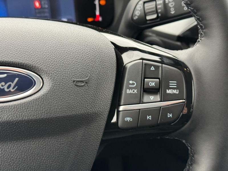 Ford Escape Vehicle Full-screen Gallery Image 22