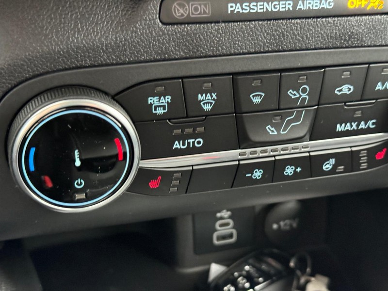 Ford Escape Vehicle Full-screen Gallery Image 23