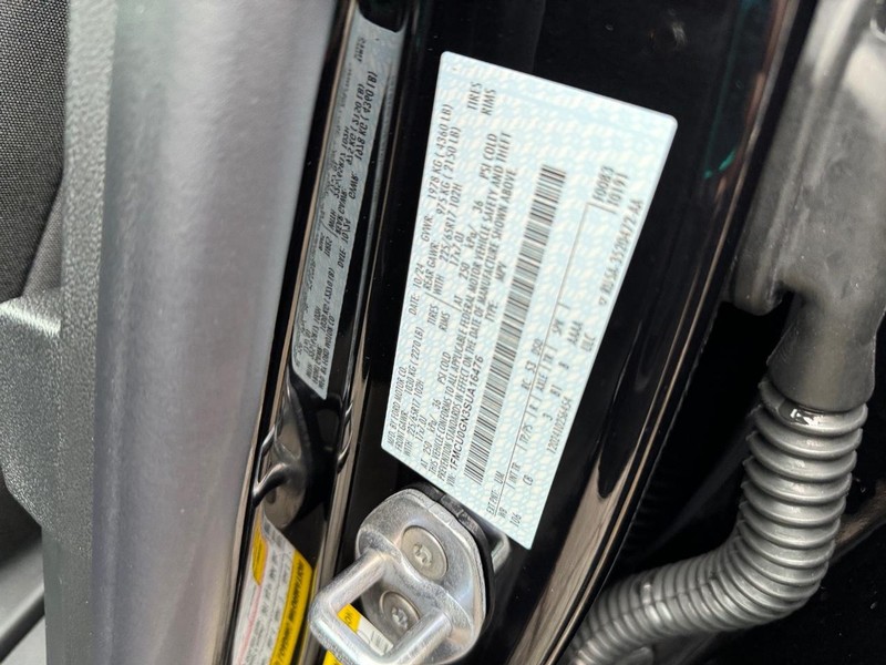 Ford Escape Vehicle Full-screen Gallery Image 25
