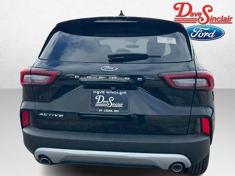 Ford Escape Vehicle Full-screen Gallery Image 08