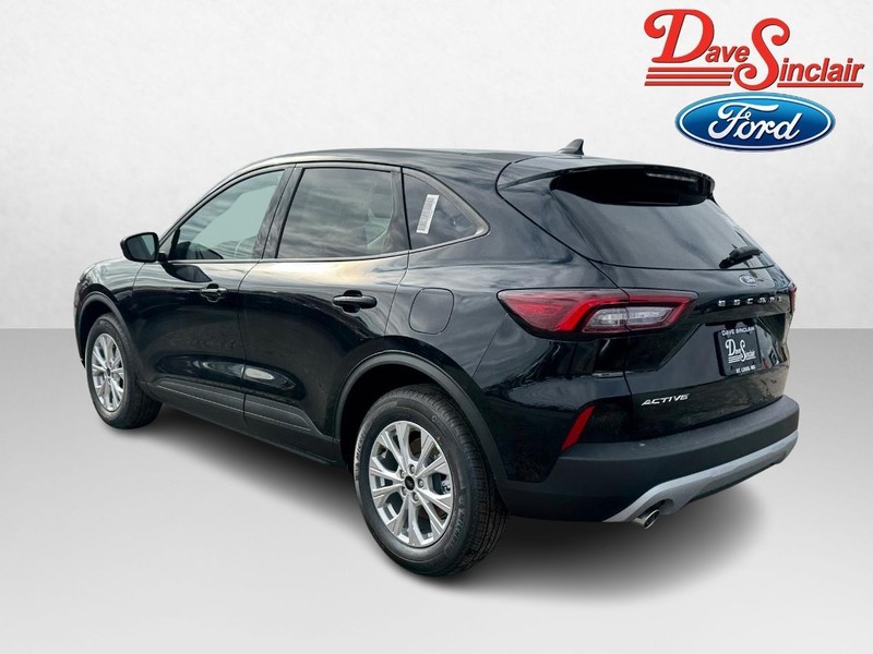 Ford Escape Vehicle Full-screen Gallery Image 09