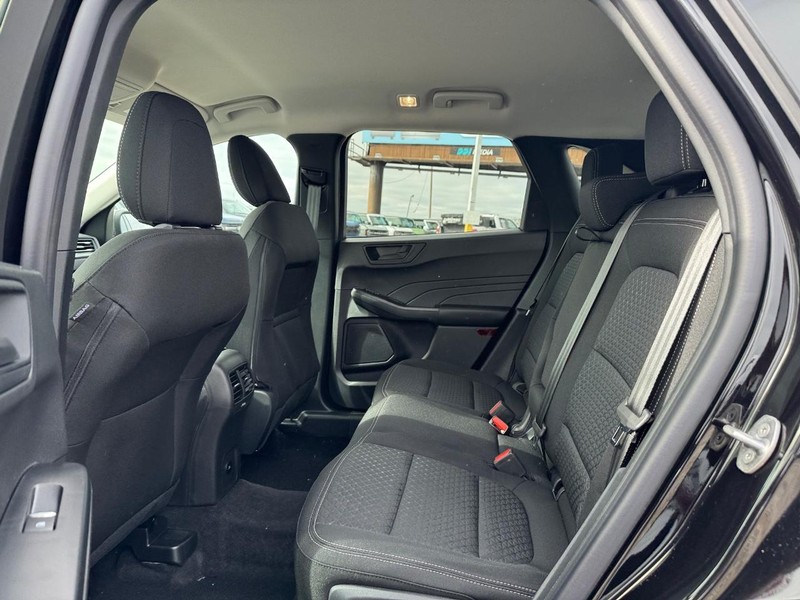Ford Escape Vehicle Full-screen Gallery Image 13