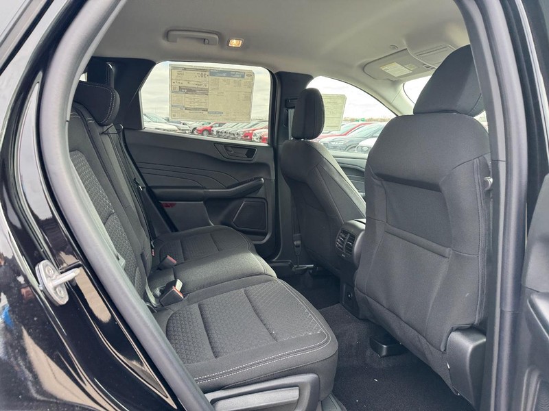 Ford Escape Vehicle Full-screen Gallery Image 14