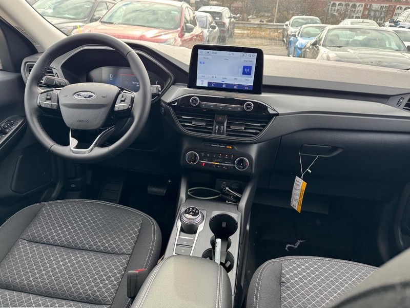 Ford Escape Vehicle Full-screen Gallery Image 15