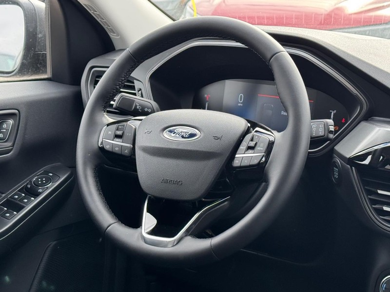 Ford Escape Vehicle Full-screen Gallery Image 16