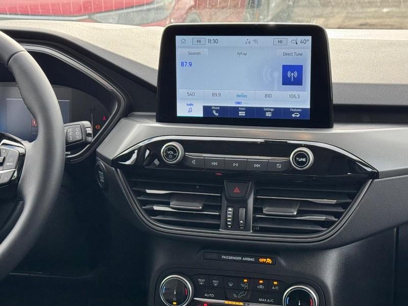 Ford Escape Vehicle Full-screen Gallery Image 17
