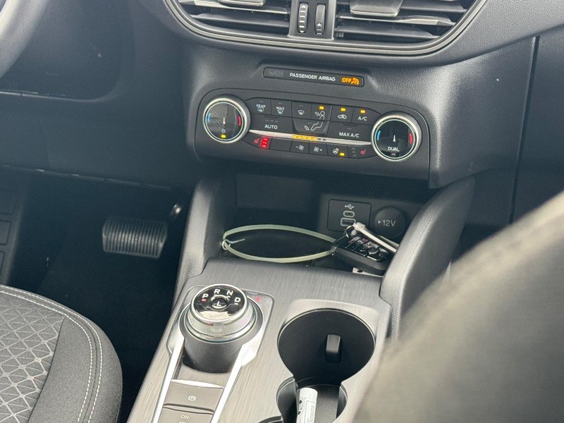 Ford Escape Vehicle Full-screen Gallery Image 18
