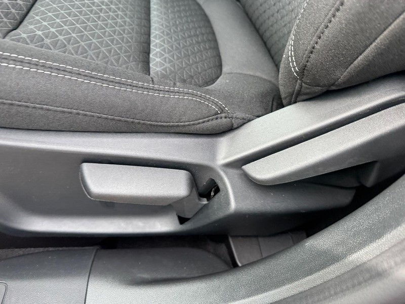 Ford Escape Vehicle Full-screen Gallery Image 19
