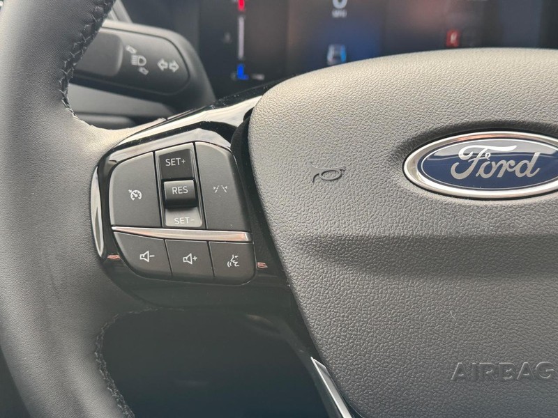 Ford Escape Vehicle Full-screen Gallery Image 22