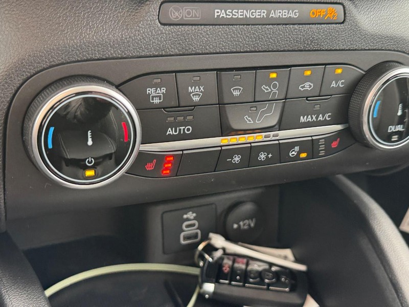 Ford Escape Vehicle Full-screen Gallery Image 23