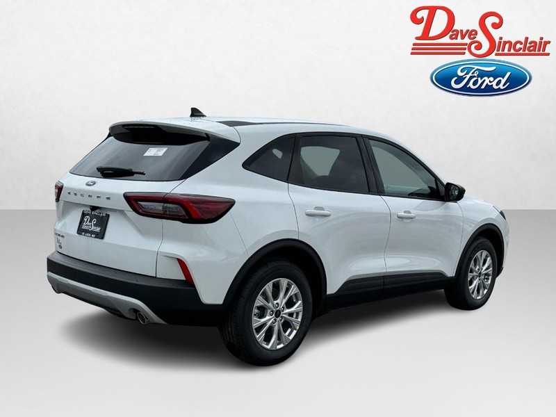 Ford Escape Vehicle Full-screen Gallery Image 07