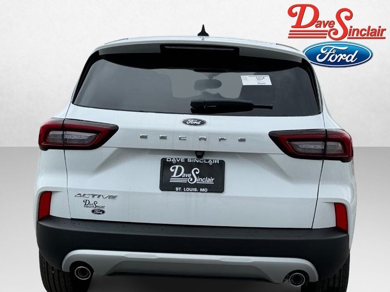 Ford Escape Vehicle Full-screen Gallery Image 08