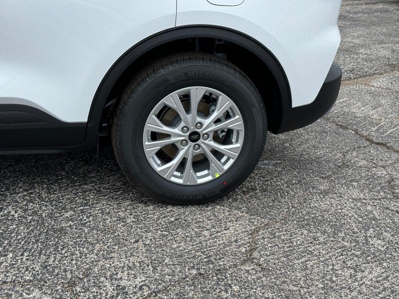 Ford Escape Vehicle Full-screen Gallery Image 11