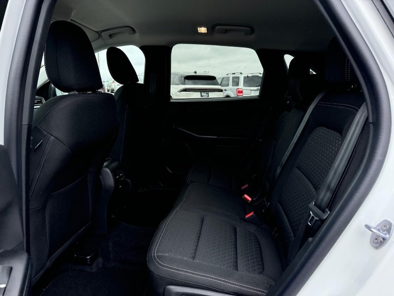 Ford Escape Vehicle Full-screen Gallery Image 12