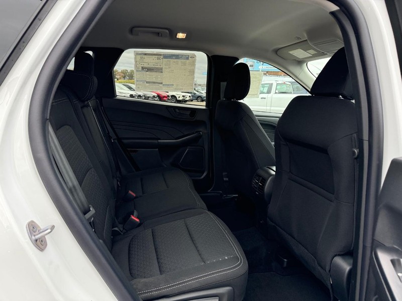 Ford Escape Vehicle Full-screen Gallery Image 13