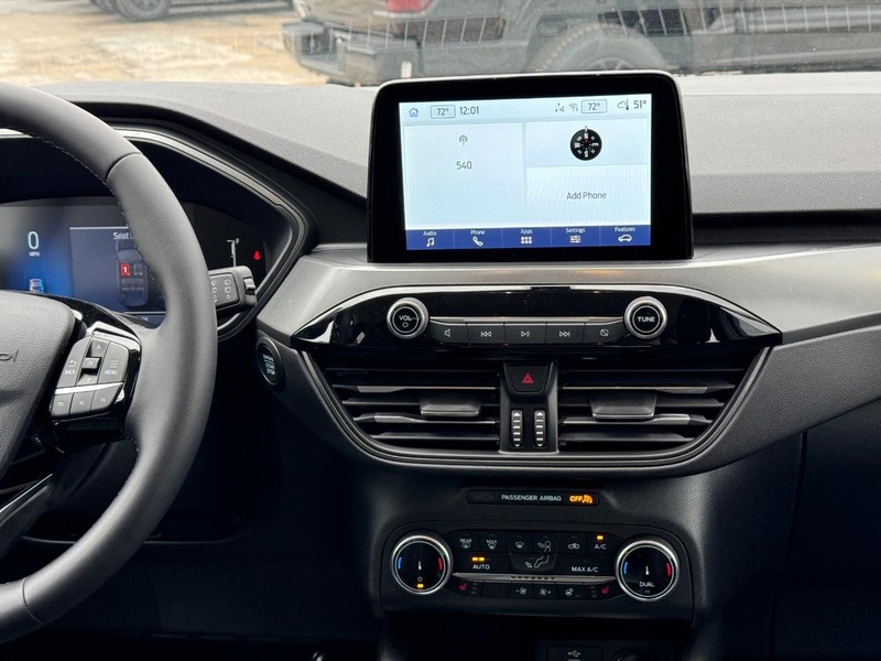 Ford Escape Vehicle Full-screen Gallery Image 16