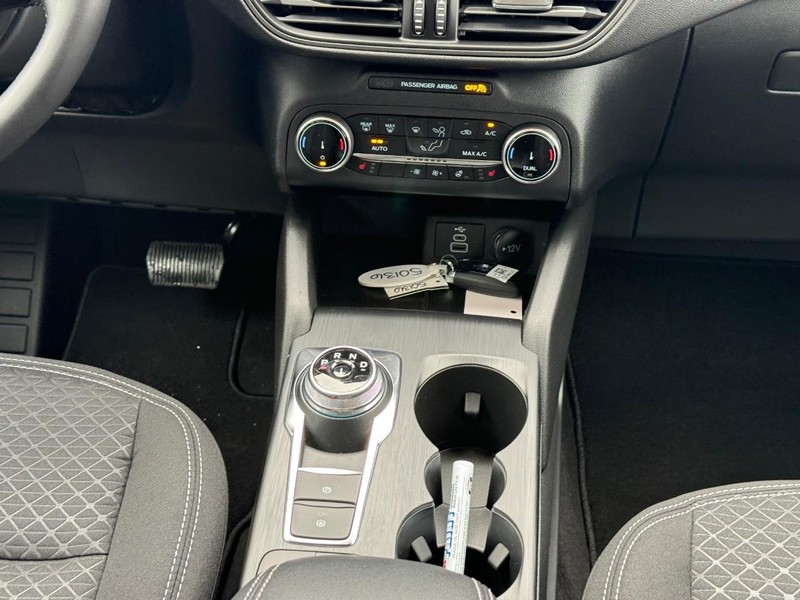 Ford Escape Vehicle Full-screen Gallery Image 18