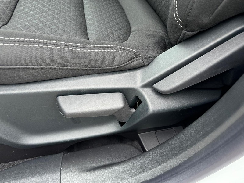 Ford Escape Vehicle Full-screen Gallery Image 19