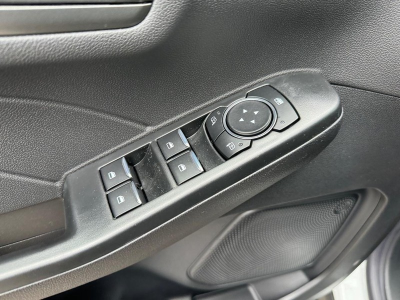 Ford Escape Vehicle Full-screen Gallery Image 20
