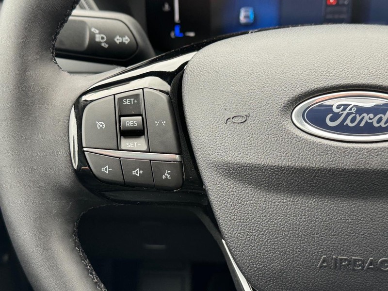 Ford Escape Vehicle Full-screen Gallery Image 22