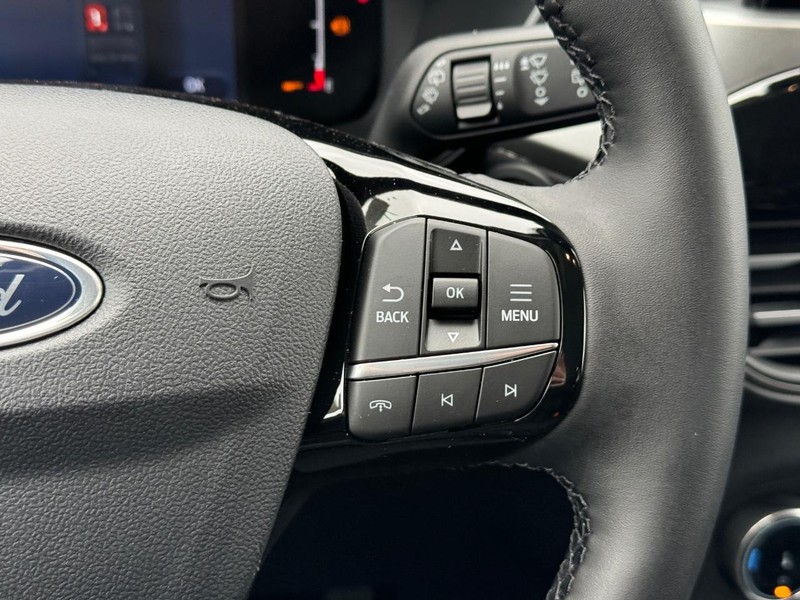 Ford Escape Vehicle Full-screen Gallery Image 24