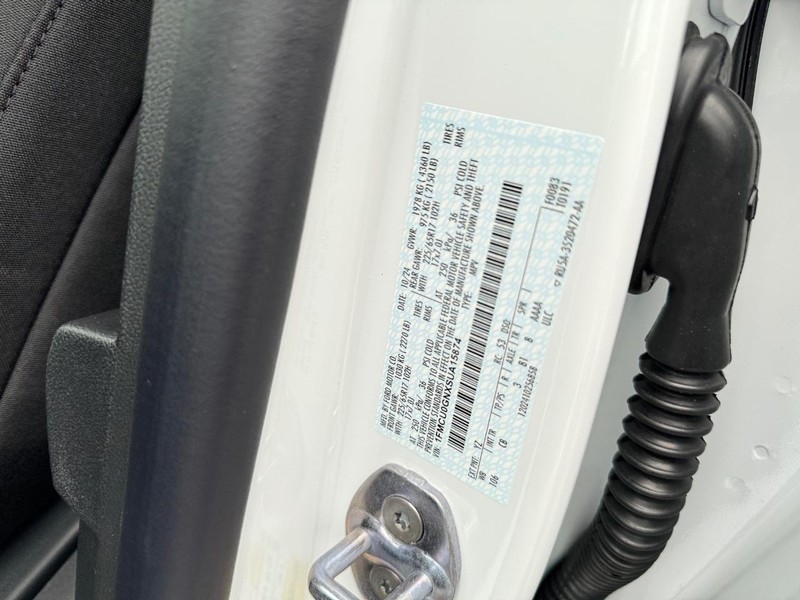 Ford Escape Vehicle Full-screen Gallery Image 26