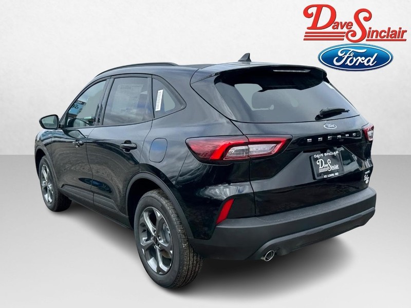 Ford Escape Vehicle Full-screen Gallery Image 09