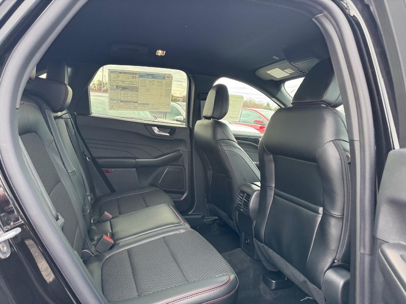 Ford Escape Vehicle Full-screen Gallery Image 13