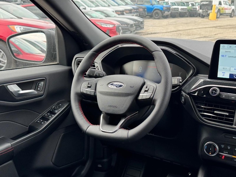 Ford Escape Vehicle Full-screen Gallery Image 15