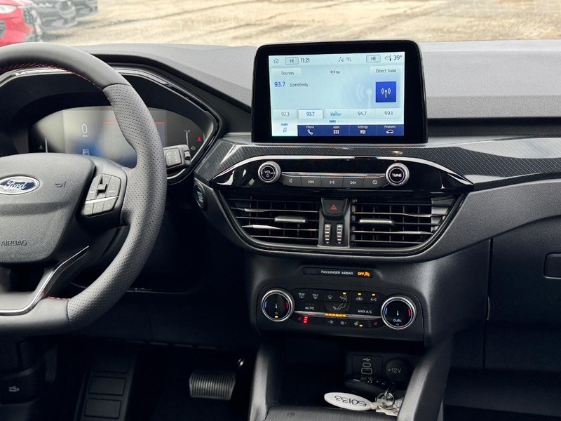 Ford Escape Vehicle Full-screen Gallery Image 16