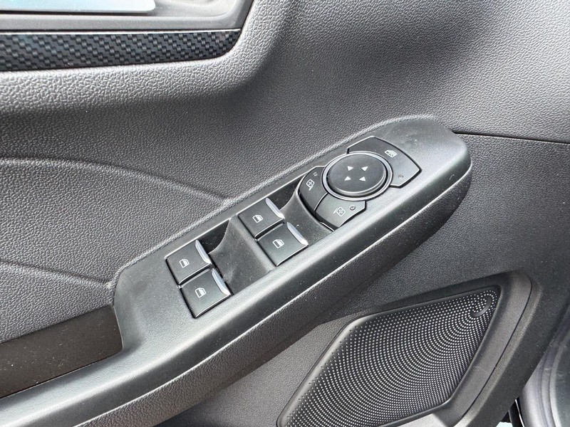 Ford Escape Vehicle Full-screen Gallery Image 19