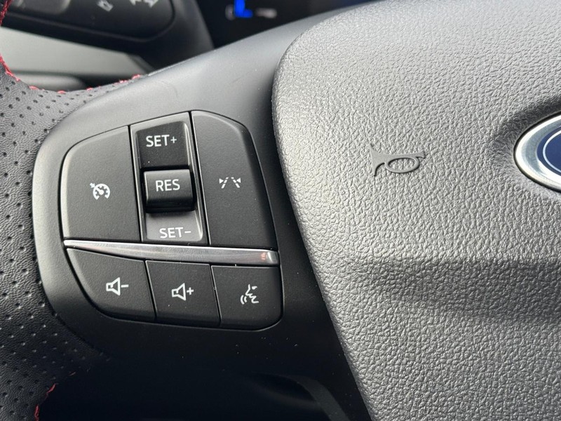 Ford Escape Vehicle Full-screen Gallery Image 21