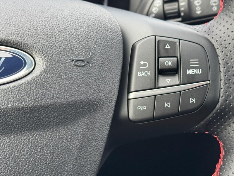 Ford Escape Vehicle Full-screen Gallery Image 22