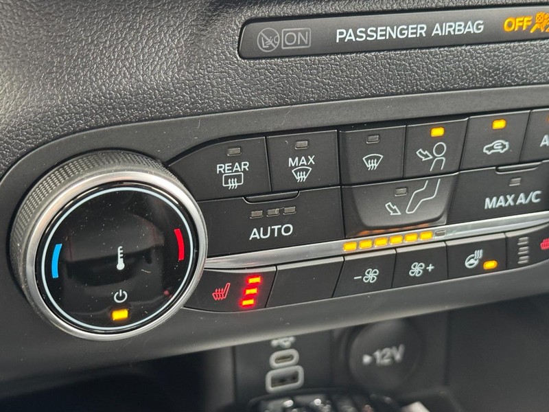 Ford Escape Vehicle Full-screen Gallery Image 23