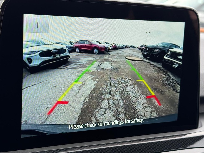 Ford Escape Vehicle Full-screen Gallery Image 24