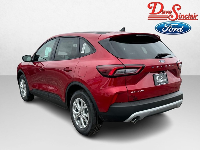 Ford Escape Vehicle Full-screen Gallery Image 09