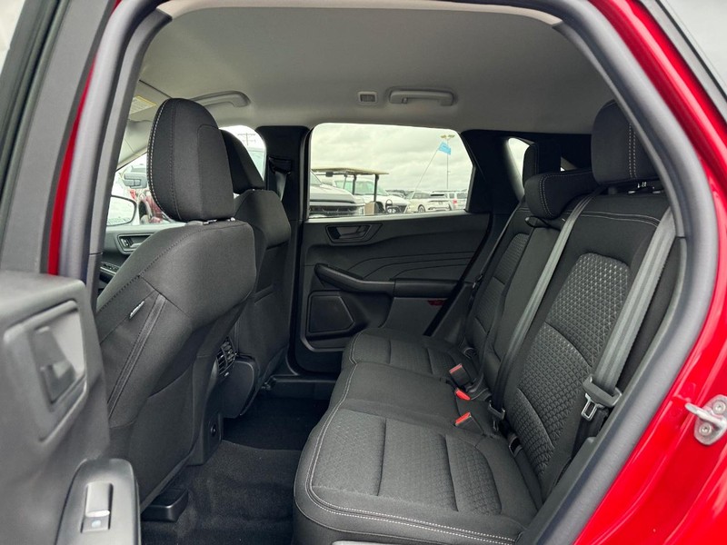 Ford Escape Vehicle Full-screen Gallery Image 12