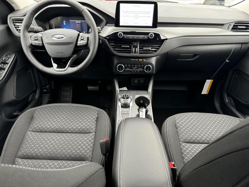 Ford Escape Vehicle Full-screen Gallery Image 13