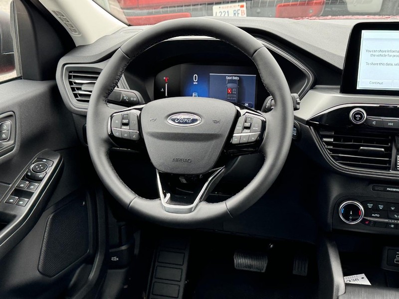 Ford Escape Vehicle Full-screen Gallery Image 14