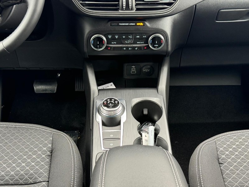 Ford Escape Vehicle Full-screen Gallery Image 16
