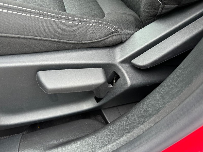 Ford Escape Vehicle Full-screen Gallery Image 17
