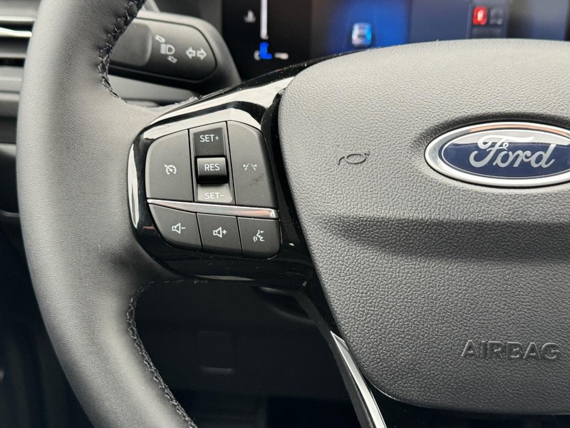 Ford Escape Vehicle Full-screen Gallery Image 20