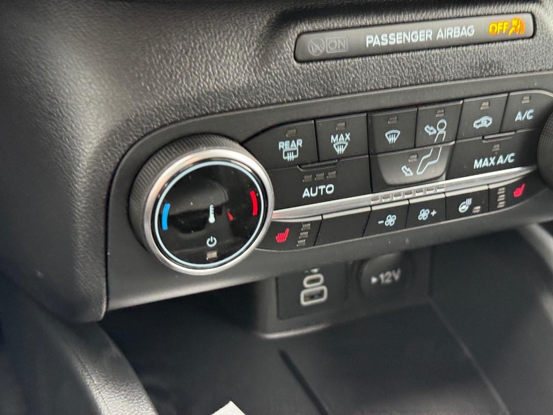 Ford Escape Vehicle Full-screen Gallery Image 22