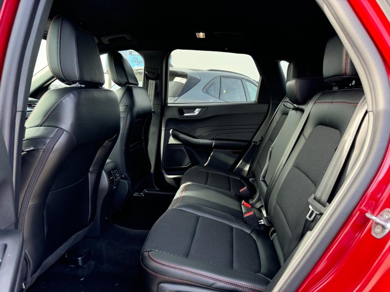 Ford Escape Vehicle Full-screen Gallery Image 12