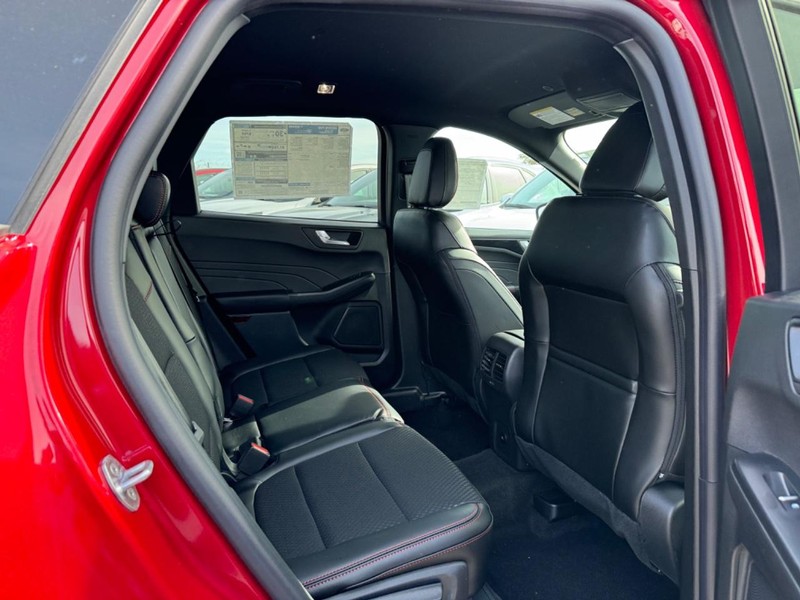 Ford Escape Vehicle Full-screen Gallery Image 13