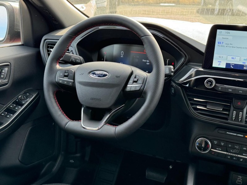 Ford Escape Vehicle Full-screen Gallery Image 15